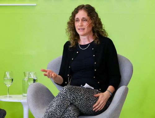 La docente Viviana Cotik participó en un panel de especialistas en Inteligencia Artificial