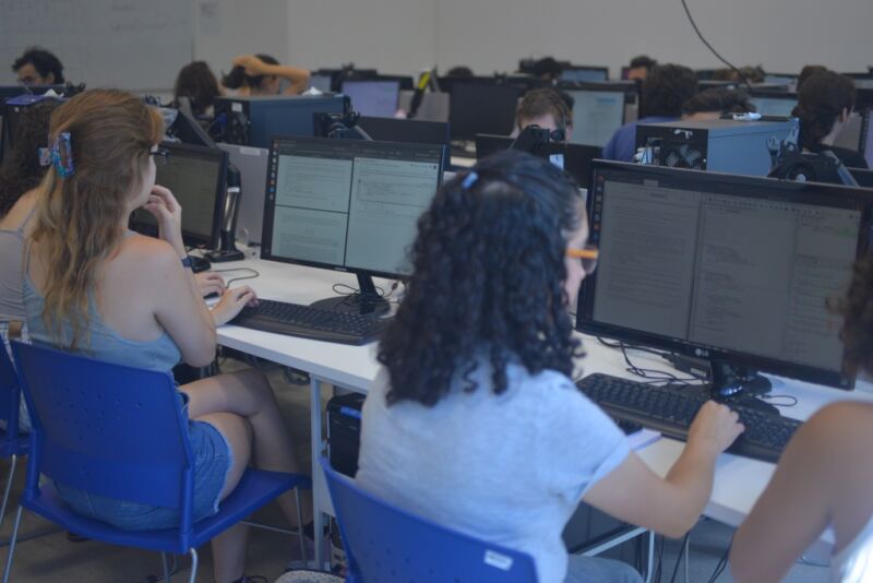 Ya arrancó el nuevo plan de estudios de Computación – Departamento de ...