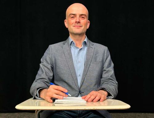 “Enseñar computación en las escuelas está más vigente que nunca, enseñar a promptear no sirve”
